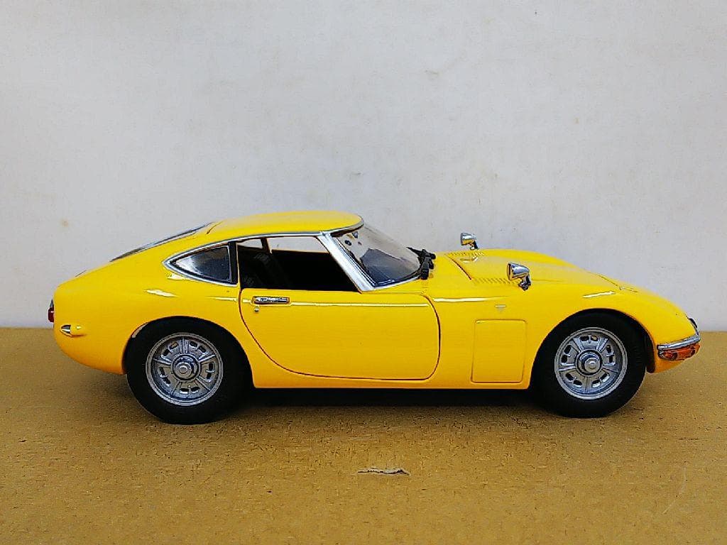 シュコー製 1/24 トヨタ 2000GT ダイキャストモデルミニカー