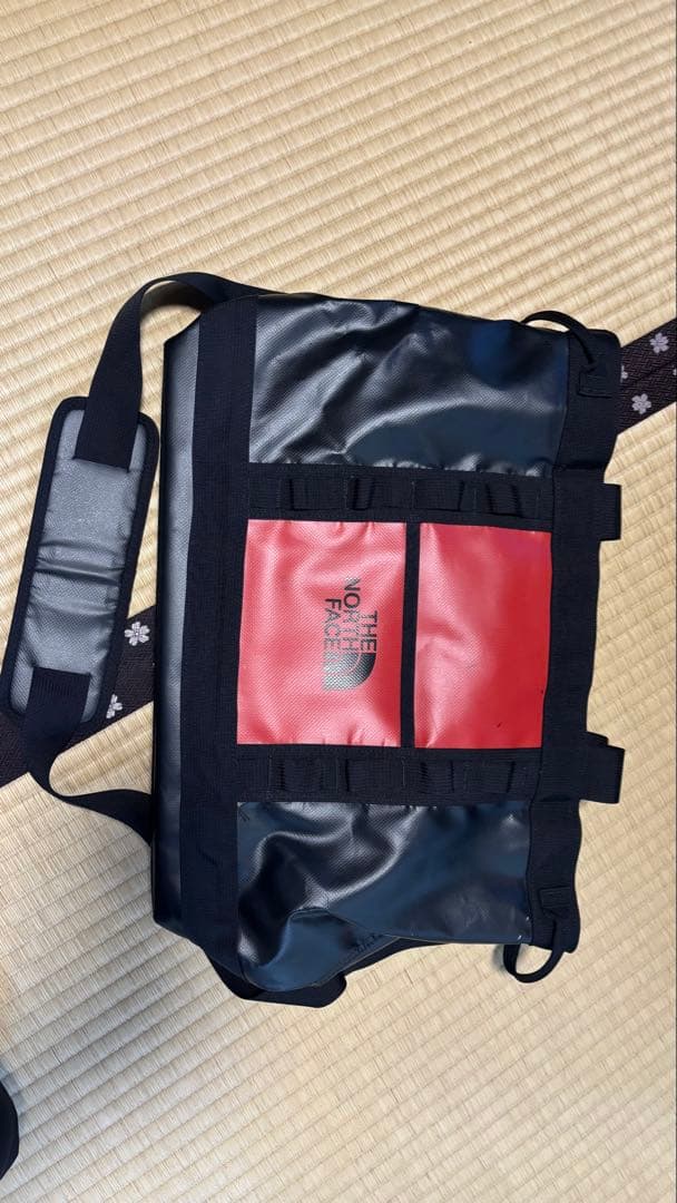THE NORTH FACE ライド・メッセンジャーバッグ 黒/赤