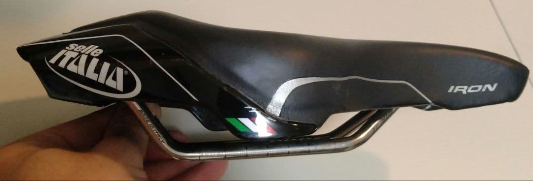 K*o様 【ほぼ新品】Selle Italia IRON サドル ブラック/ホワ