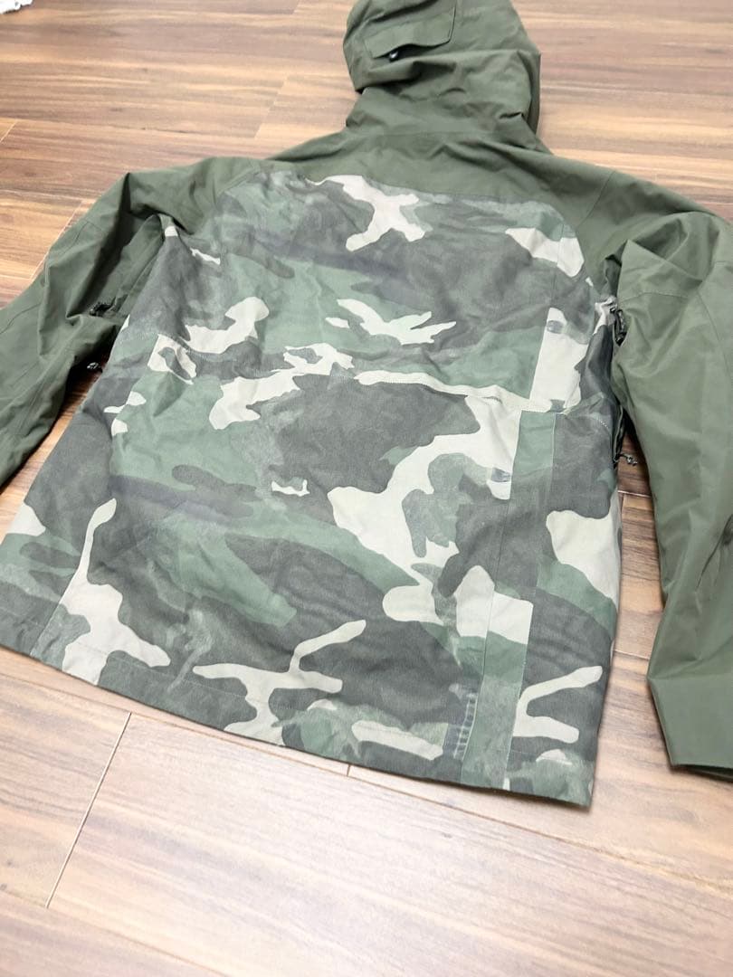 バートン [ak] GORE-TEX 2L Swash Jacket S 迷彩