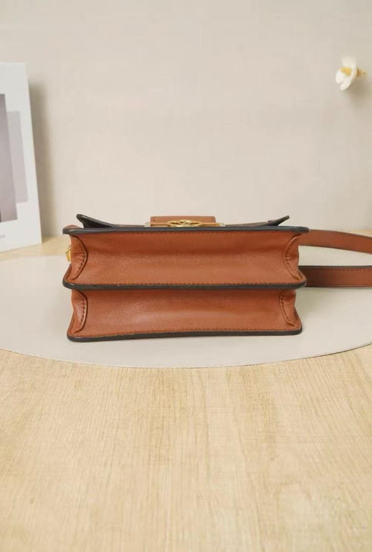 Louis* Vuitton モノグラムショルダーバッグ
